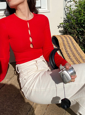 oohitch痒痒 纽扣镂空长袖t恤法式修身红色性感紧身上衣（带胸垫