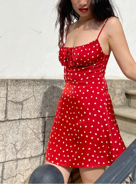 oohitch痒痒 醋酸缎爱心碎花吊带裙性感纯欲连衣裙法式裙子女夏季