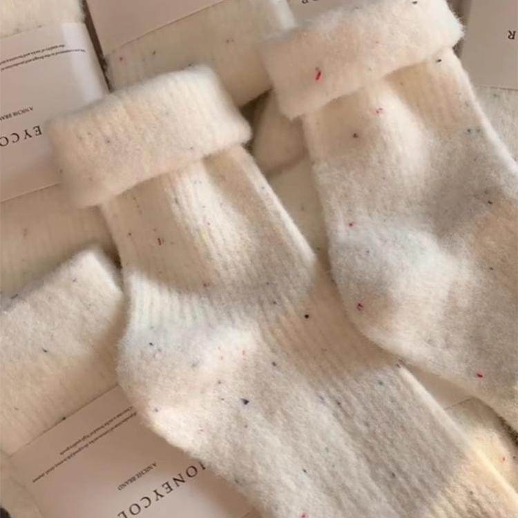 奶油色加绒中筒袜水貂绒加厚保暖