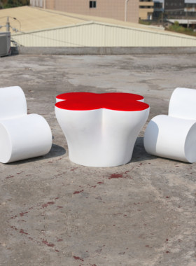 玻璃钢爱心座椅雕塑公园林景观爱情主题桌椅摆件商场甜品店装饰品