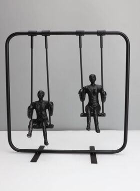 现代简约黑色铸铁荡秋千样板房售楼部书房卧室客厅家居玄关摆件