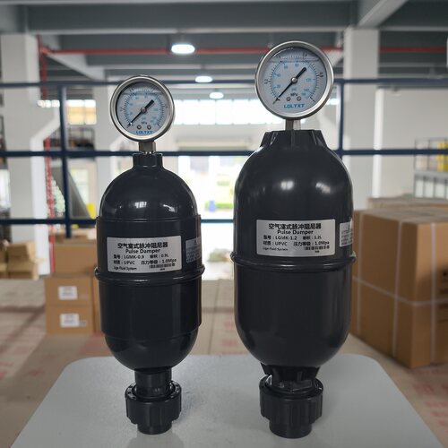 UPVC容积式脉冲阻尼器 LGMK空气式加药装置 液体水均流器罐缓冲器