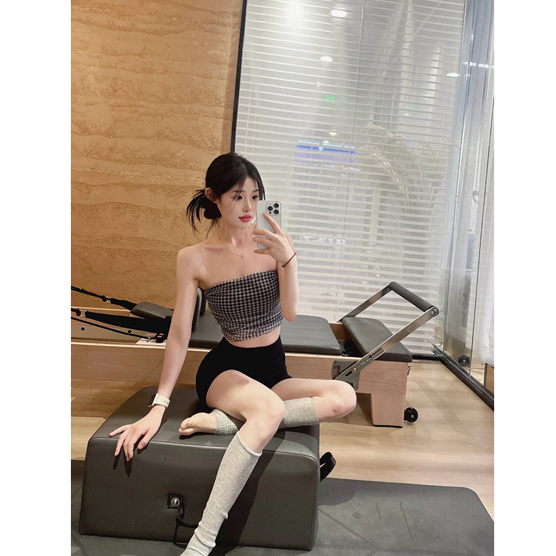 夏季运动背心女士抹胸裸感瑜伽内衣运动健身文胸高腰提臀短裤套装