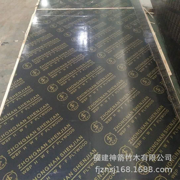 黑色覆膜板询无需抹灰建筑木板黑膜板中南神箭厂家整车