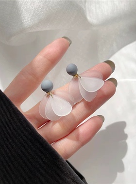 S925银小清新白色花瓣耳环女韩版简约优雅后挂式球球耳钉耳饰B325