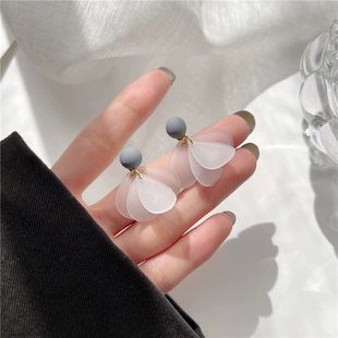 S925银小清新白色花瓣耳环女韩版 球球耳钉耳饰B325 简约优雅后挂式