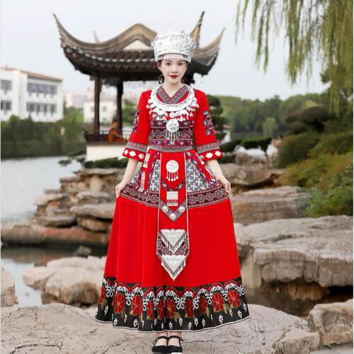 贵州苗寨苗族服装女云南侗族少数