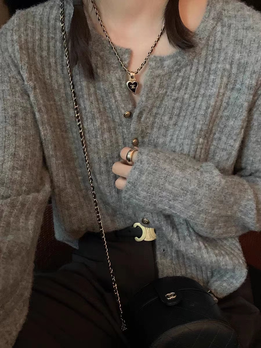 100%纯山羊绒圆领羊绒针织衫女