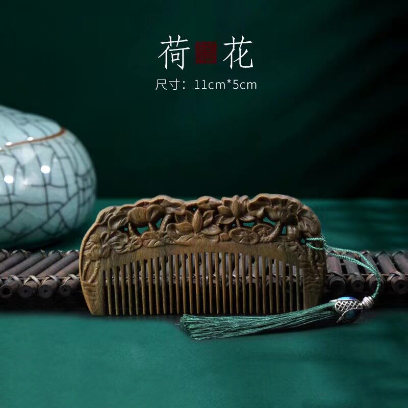 绿檀雕刻梳木梳按摩头部