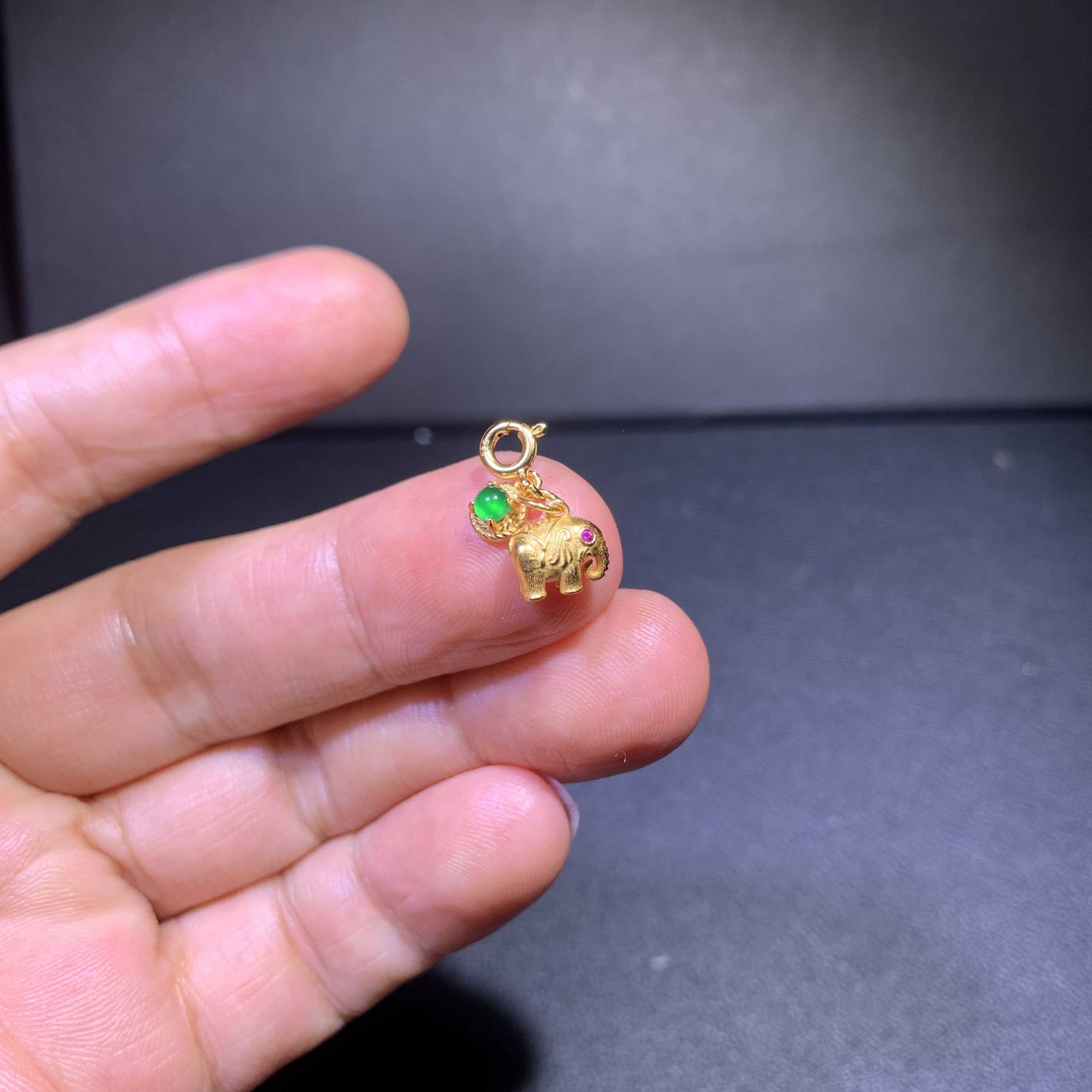 天然A货翡翠冰种阳绿蛋面精美吉象小滴溜吊坠S925银国风DIY百搭