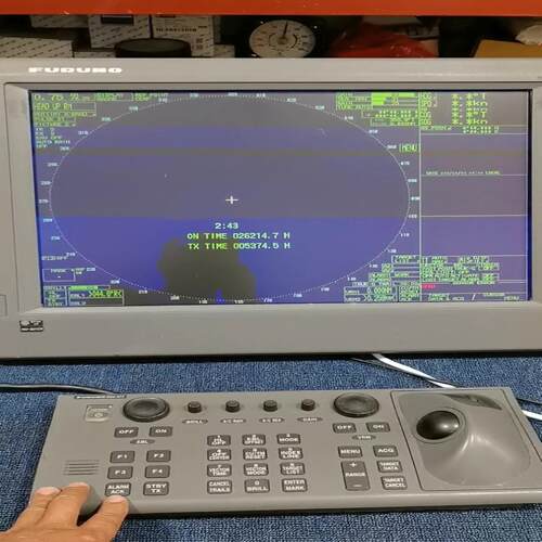 议价古野2827主机+MU-231CR显示器己经通电试机正常