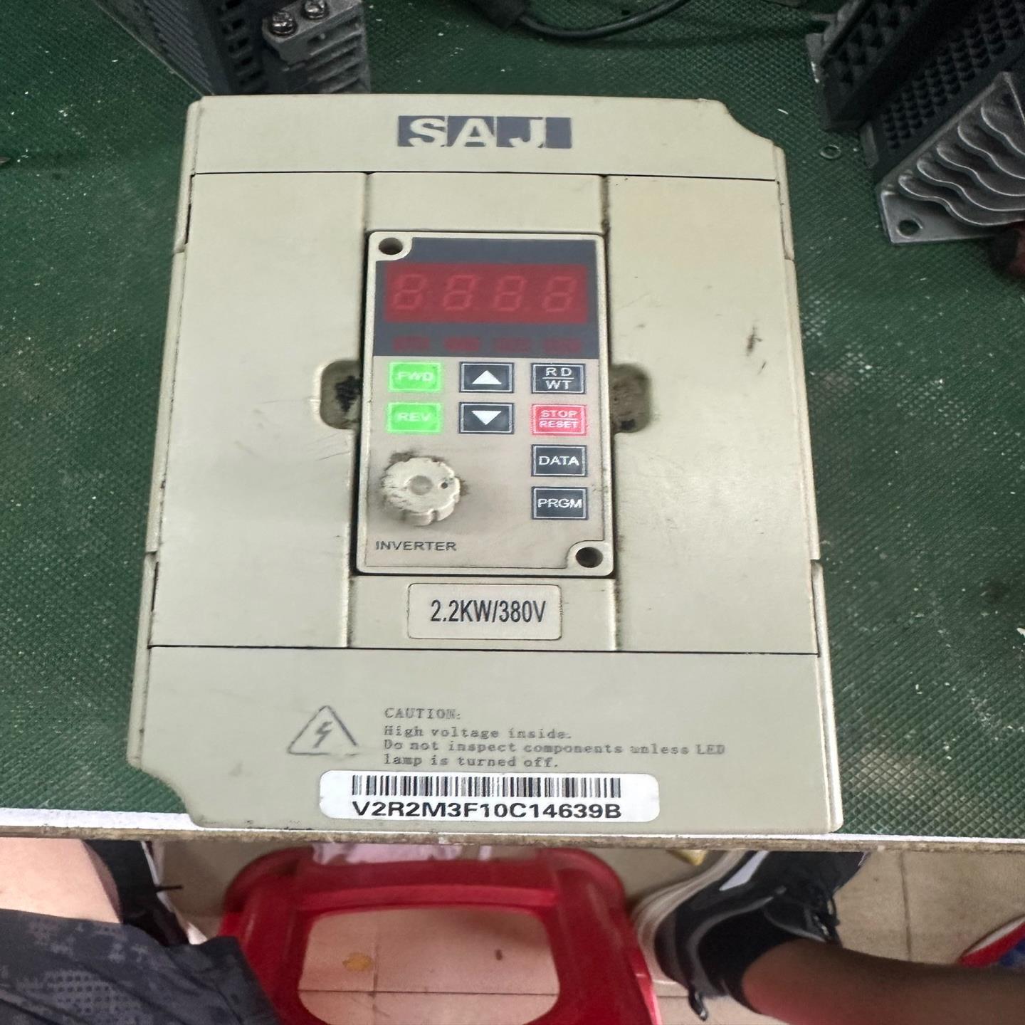 议价三晶变频器 380V-22KW型号V2R2M3