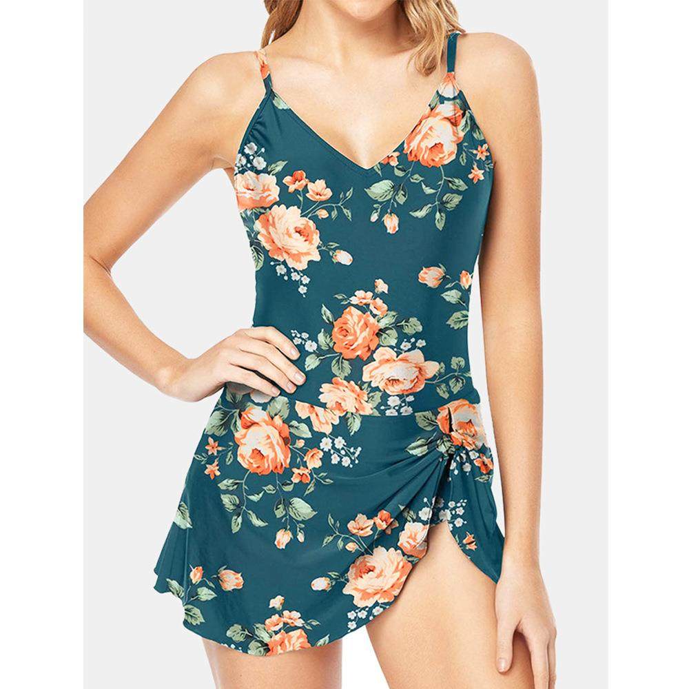 Small swimsuit slits flesh women to cover one-piece for