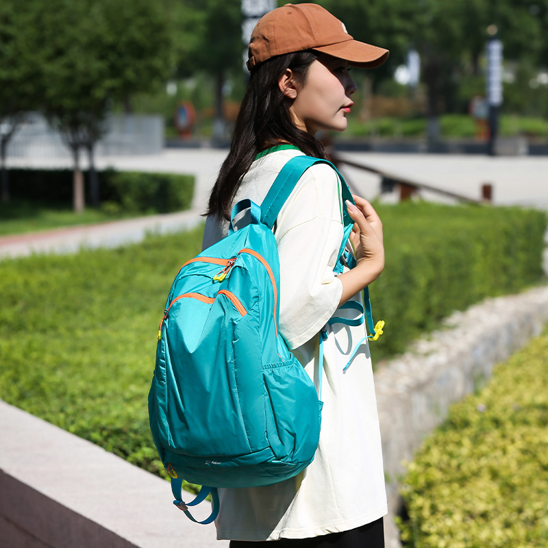 户外超轻背包折叠旅游双肩包女2025新款时尚轻便登山包轻薄皮肤包