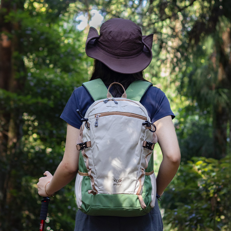户外旅行背包女轻便2025新款短途旅游双肩包轻量化登山包25升徒步