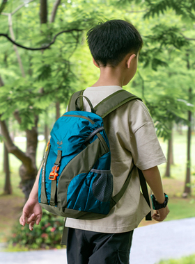 户外儿童出游小背包男孩外出旅游登山小学生墨绿色春游双肩包轻便