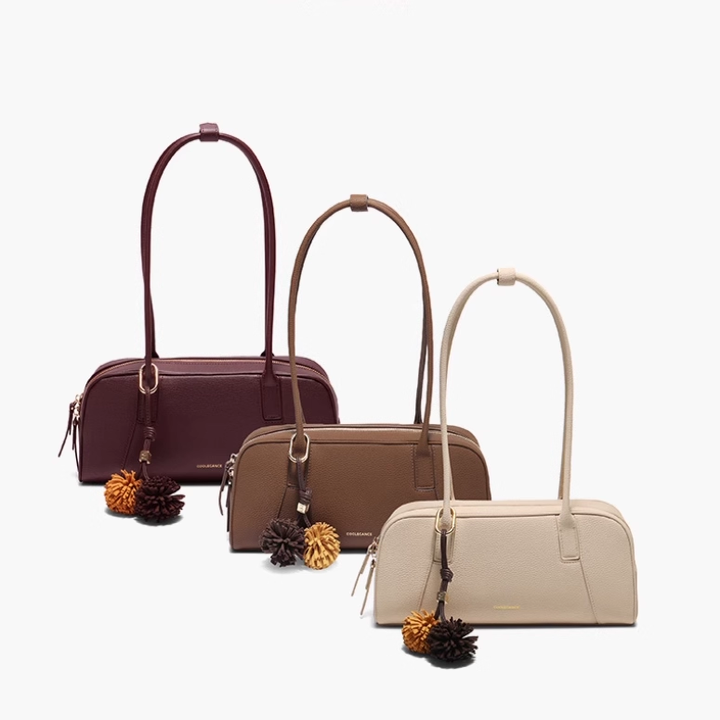 专柜正品百丽2025秋新款女包枕头包单肩波士顿腋下法棍包8547ACX5