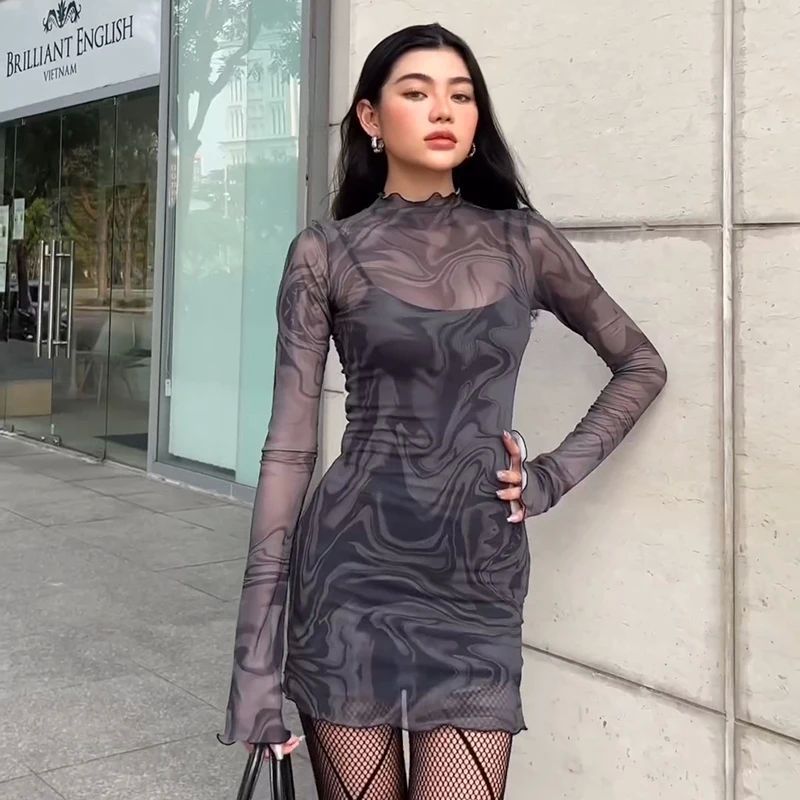 Solid color round neck long sleeved dress 纯色圆领长袖连衣裙