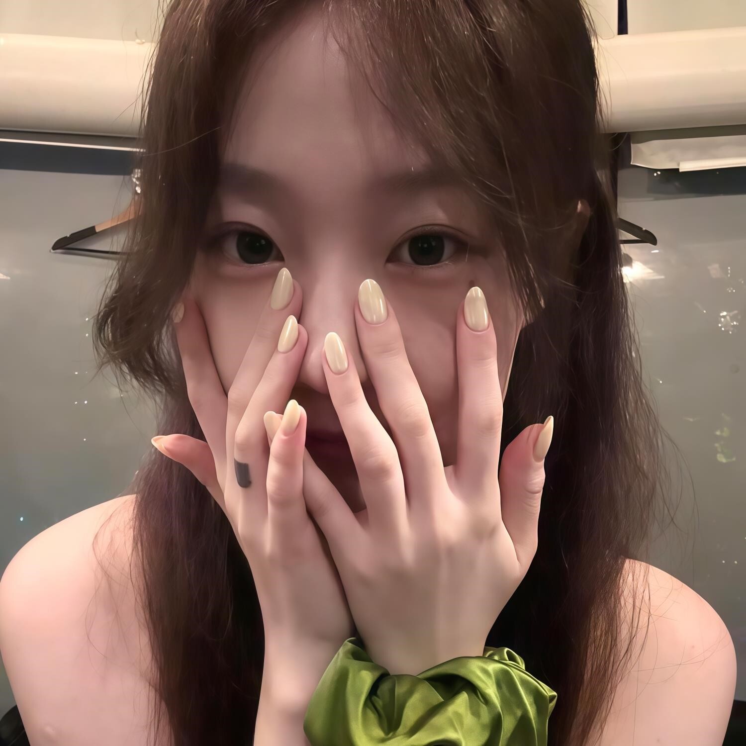 Hailey海莉同款欧美气质奶黄色月光珍珠极光粉穿戴甲手工光疗孕妇