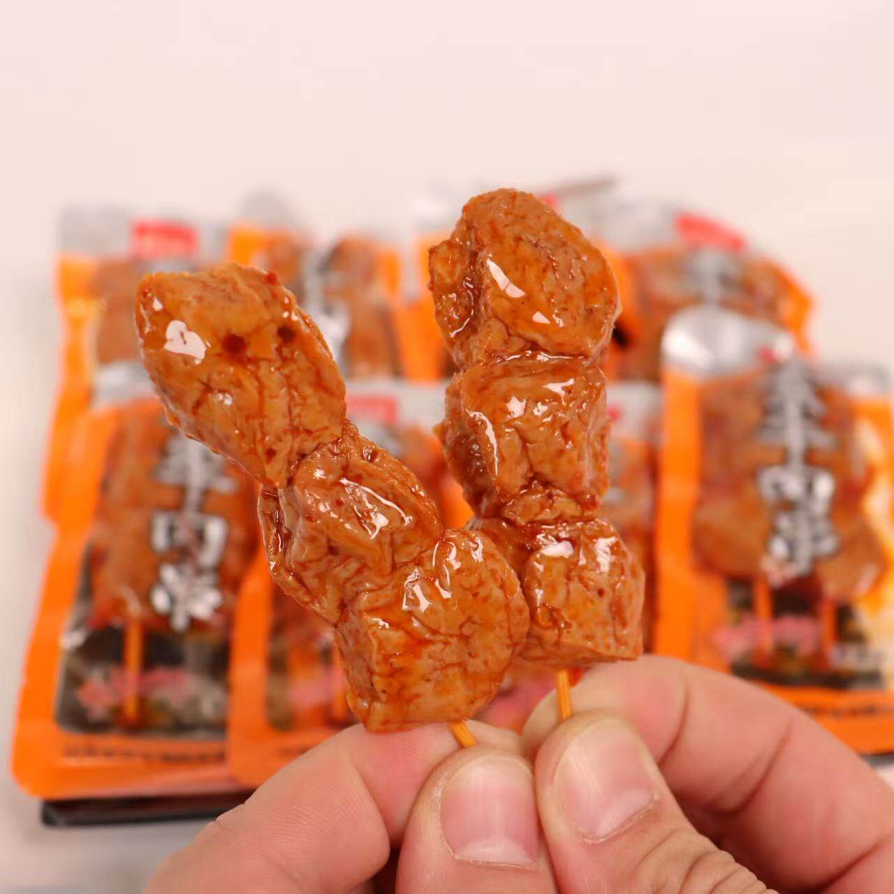 香辣味素牛肉串散装小包装休闲零食仿肉制品即食