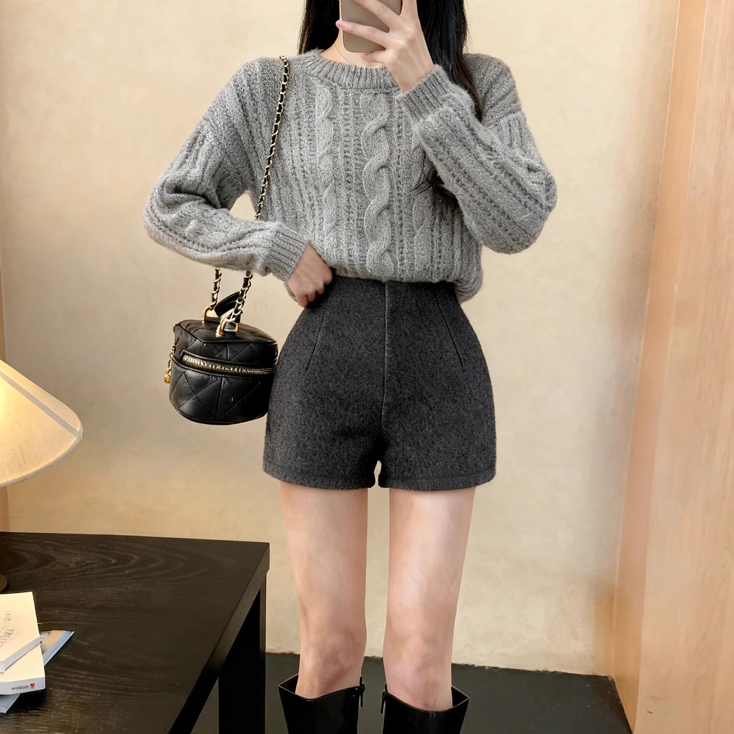 灰色毛呢休闲短裤女2025秋冬新款高腰显瘦靴裤百搭打底裤紧身热裤