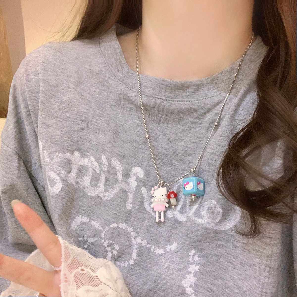 休闲风可爱卡通方块kt猫项链女长款毛衣链小众时尚百搭辣妹锁骨链