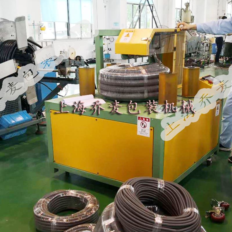 厂家供应 卧式卷盘缠绕包装机 波纹管卧式裹包机 缠膜机裹包机械0