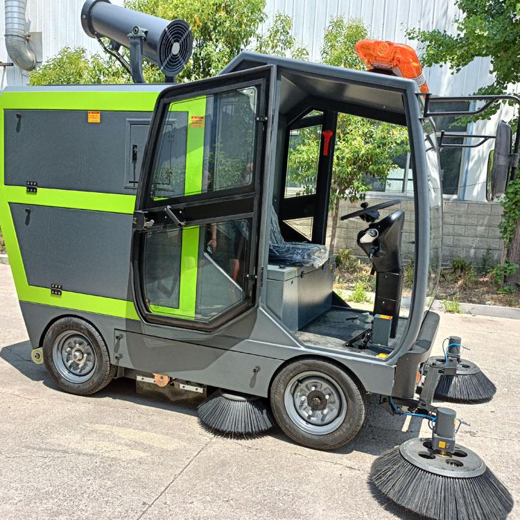 全封闭四轮五刷驾驶式扫地机工厂物业道路用雾炮电动扫地车清扫车