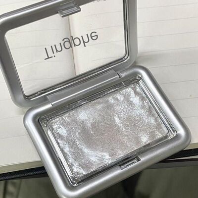 在演唱会被问爆的高光!梦境浮波高光粉提亮脸部全身珠光自然立体