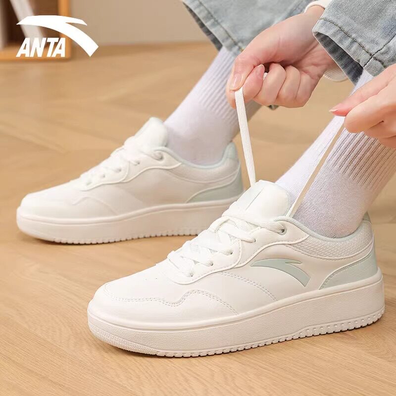 安踏板鞋女生低帮2024夏季新款空军一号百搭皮面防水运动小白鞋子