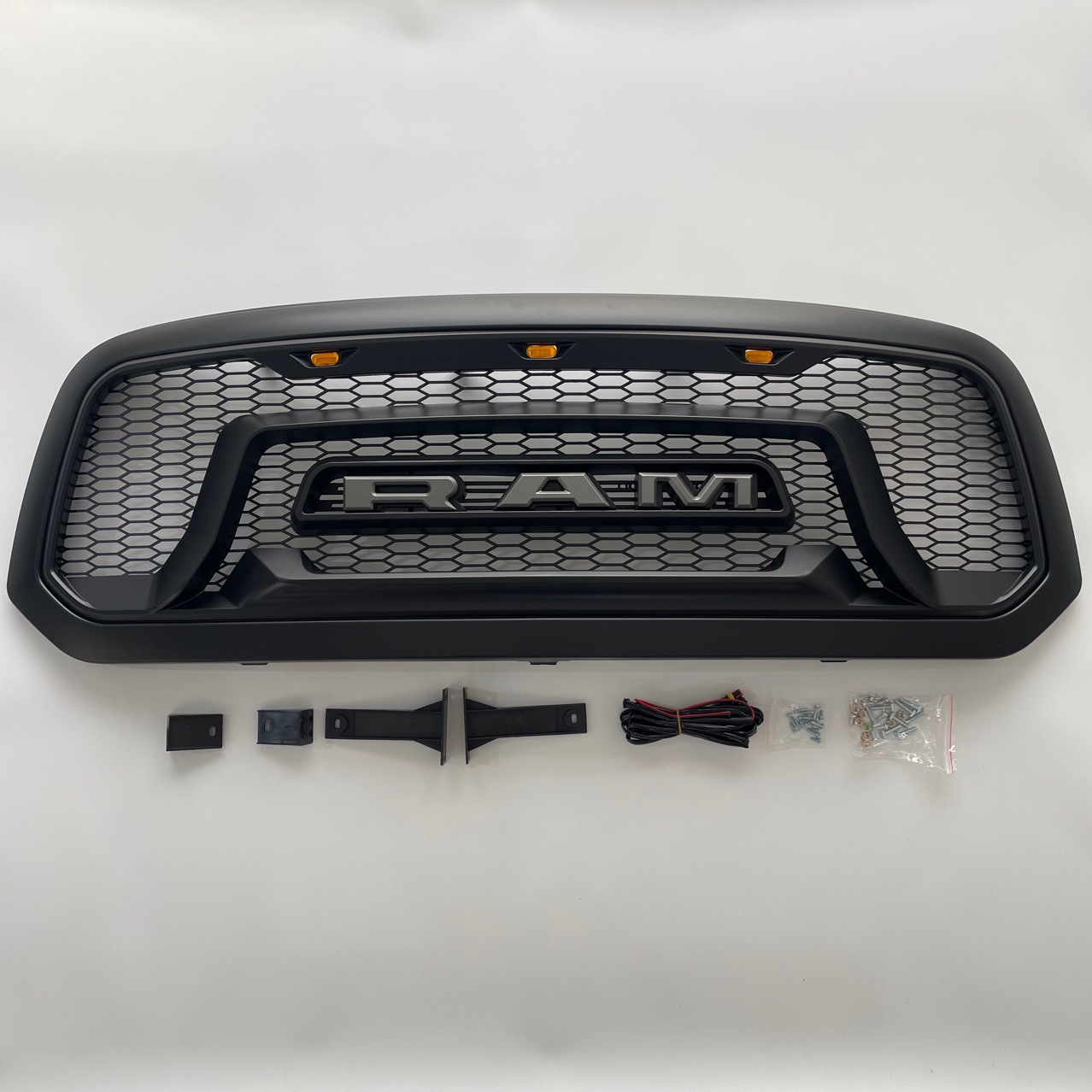 提供高品质 公羊RAM1500中网 13-18款 前脸面罩 改装配件