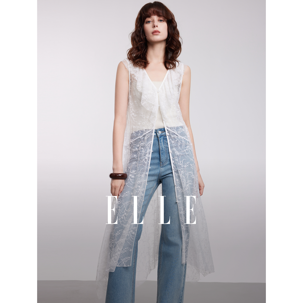 ELLE白色蕾丝高级感连衣裙女2025夏季新款时髦气质设计感罩衫裙子