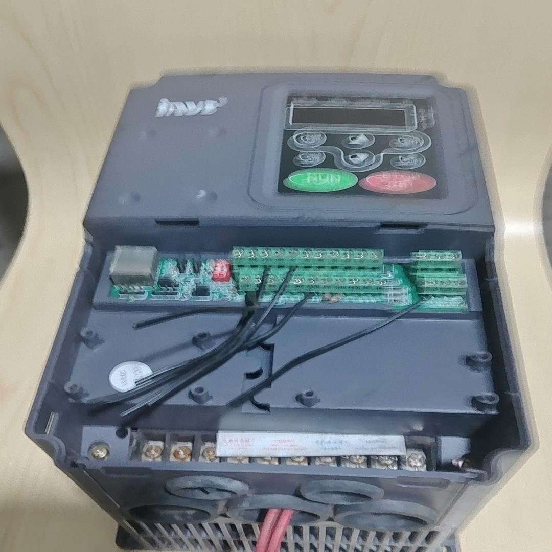 CHF100A-5R5G/7R5P-4实物图，少盖子 包好