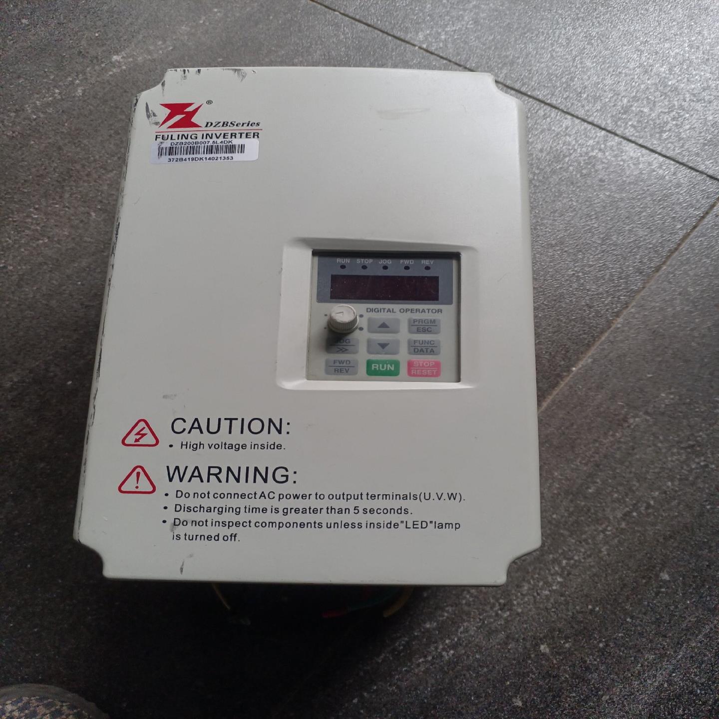 富凌变频器DZB200B005.5L4DK，5.5KW。成色