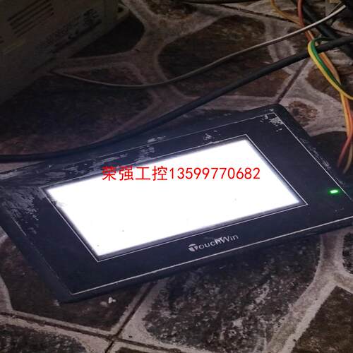 【荣强工控】信捷TH465-MT触摸屏，功能包好外观如图。