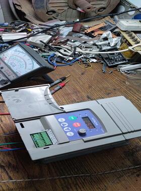 日立SJ100-040HFE 带电机运行正常，成色好，