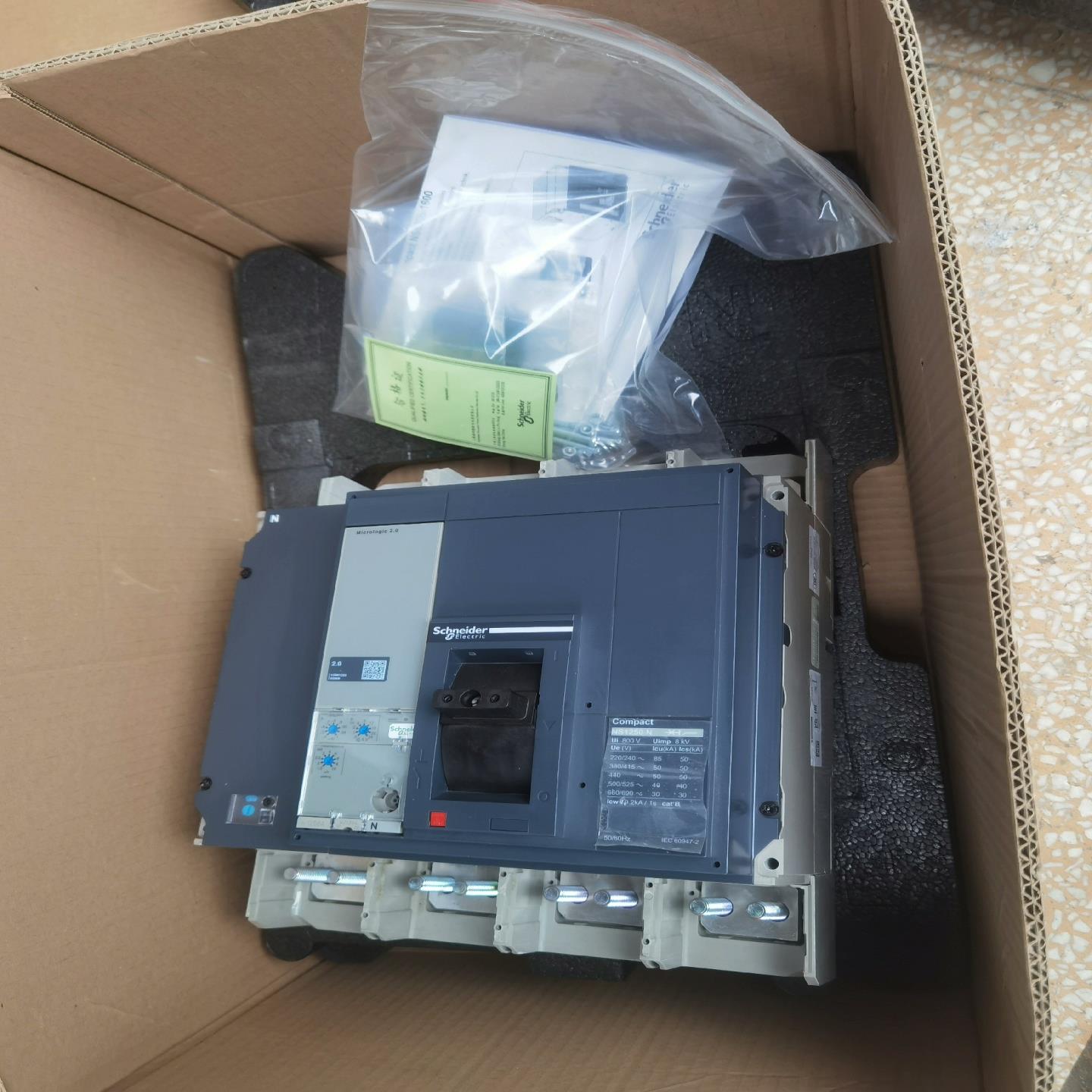 塑壳断路器NS1250N 4P MF2.0 33480