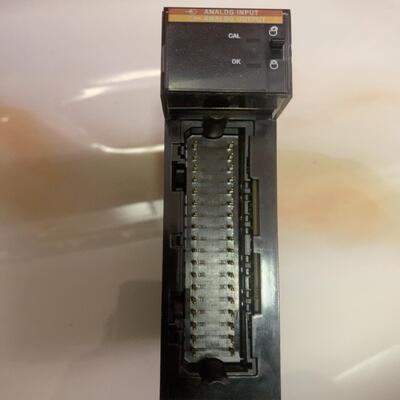 1756-IF4FXOF2F  件、功能、成色很新！