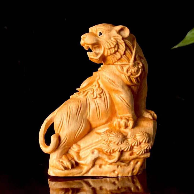 崖柏木雕刻上山虎摆件实木生肖八方来财老虎车载家居装饰工艺品