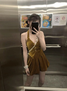 ishui-枫糖珍珠 金色丝绒轻奢法式复古收腰小众挂脖连衣裙