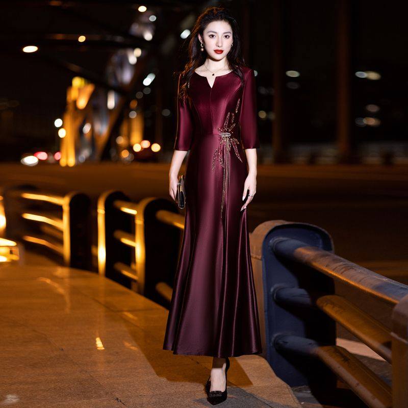 高贵洋气年轻款宴会晚礼服裙夏高端轻奢喜婆婆婚宴装妈妈参加婚礼