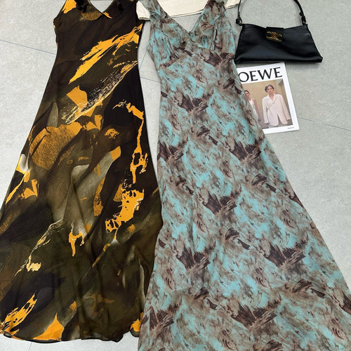 馨夏上新荷叶领双V斜裁背心连衣裙(不含任何配件)LYQ26182