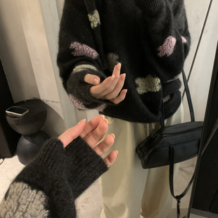 256 含26.2绵羊毛 527 保暖毛衣 馨菲冬上新花朵毛巾绣手套款