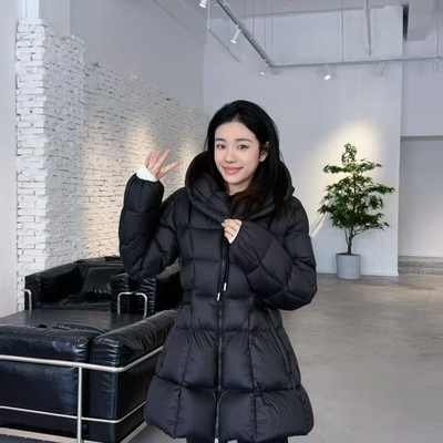馨菲新款在逃公主A字版中长款收腰加厚连帽保暖羽绒服外套d1113