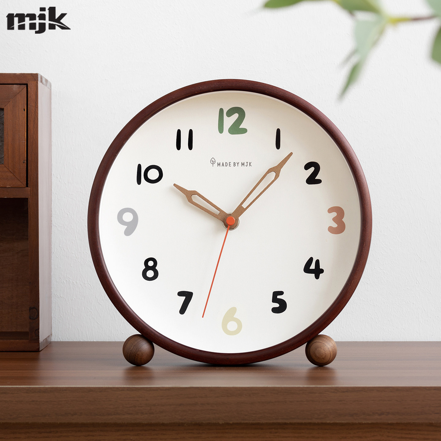 Creative Desk Clock 2026 New Living Room Large Solid Wood Clock Tabletop Ornament Placement Silent Table Clock