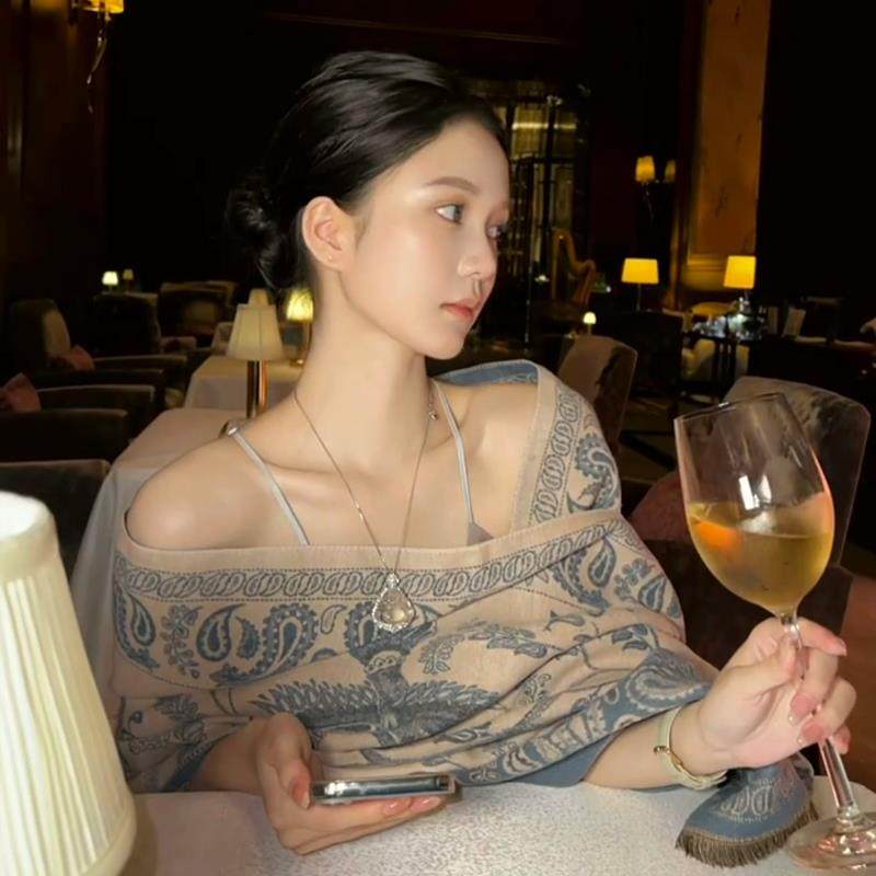 刘亦菲同款披肩高级感轻奢风防晒外搭配裙子2024新款装饰围巾两用