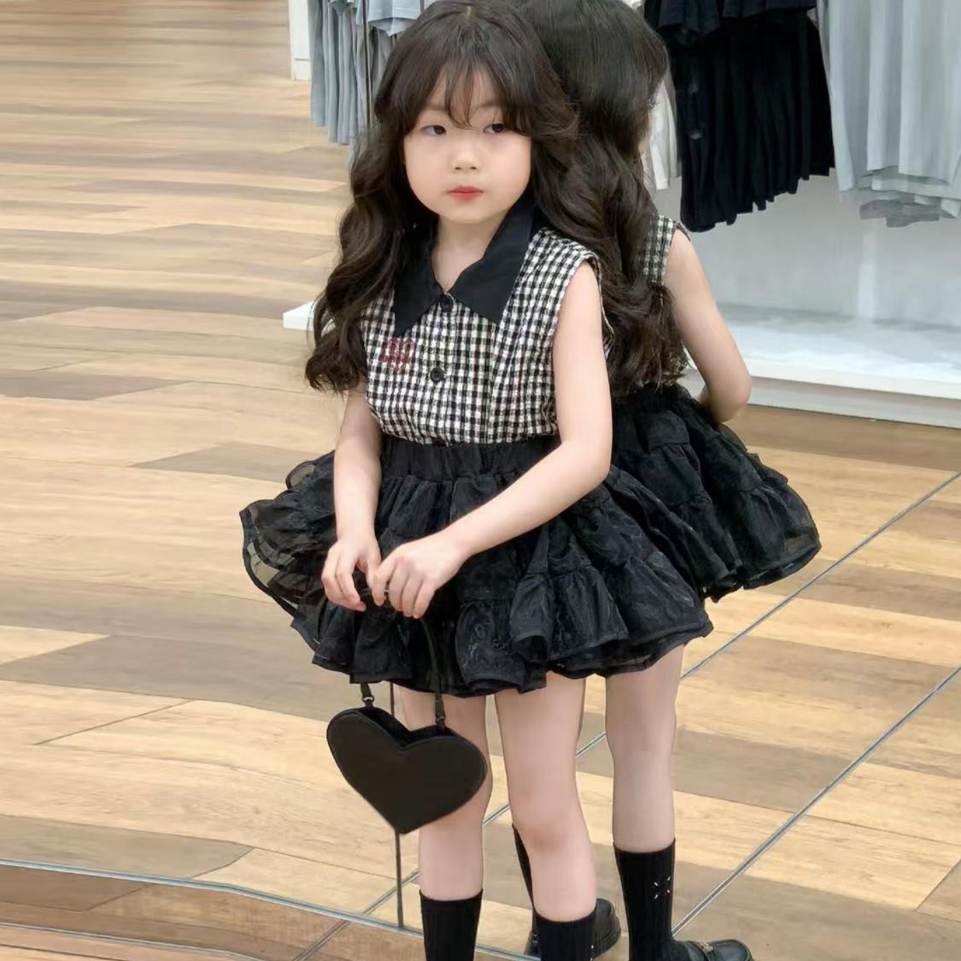 韩版女童夏季套装2025新款黑白格子翻领刺绣背心黑色蓬蓬半身纱裙