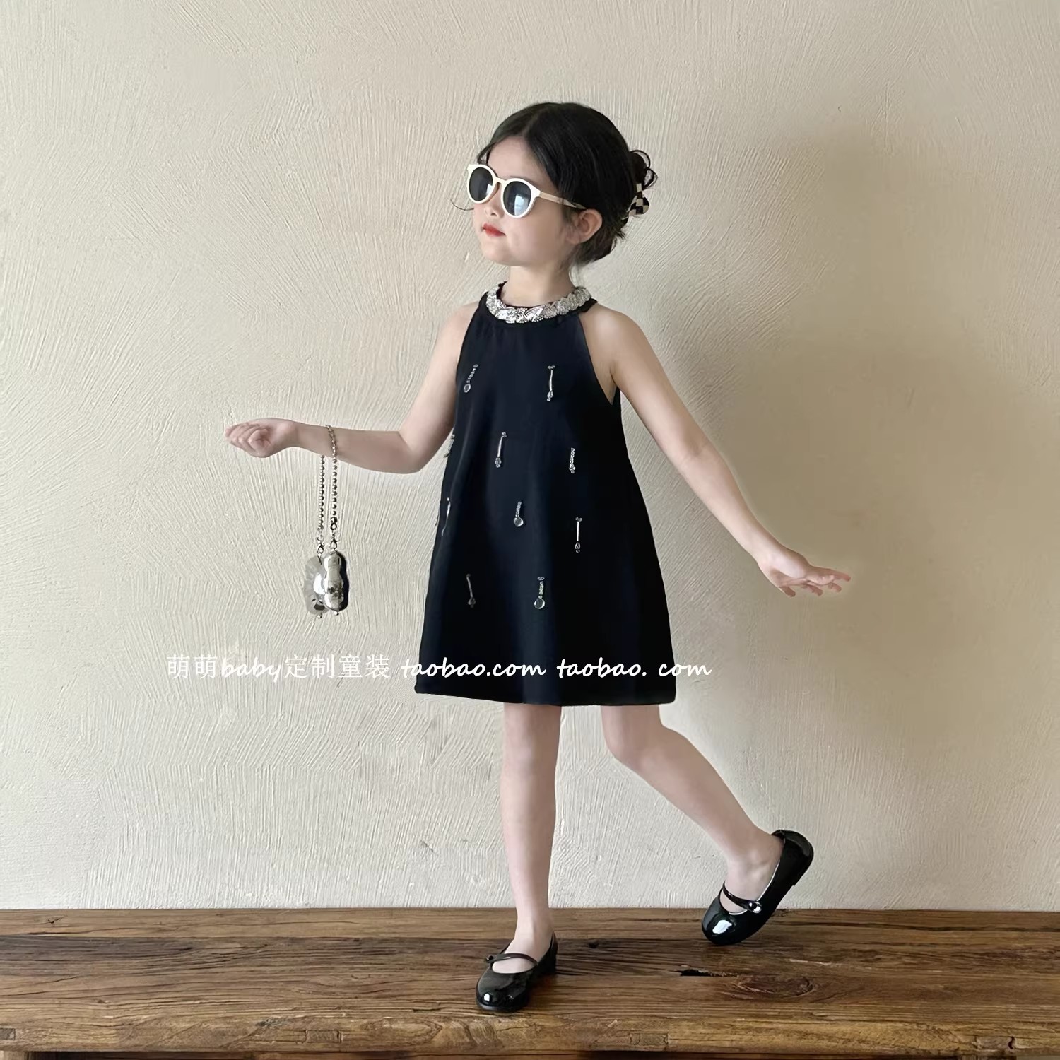 女童夏季挂脖流苏定钻小黑裙子