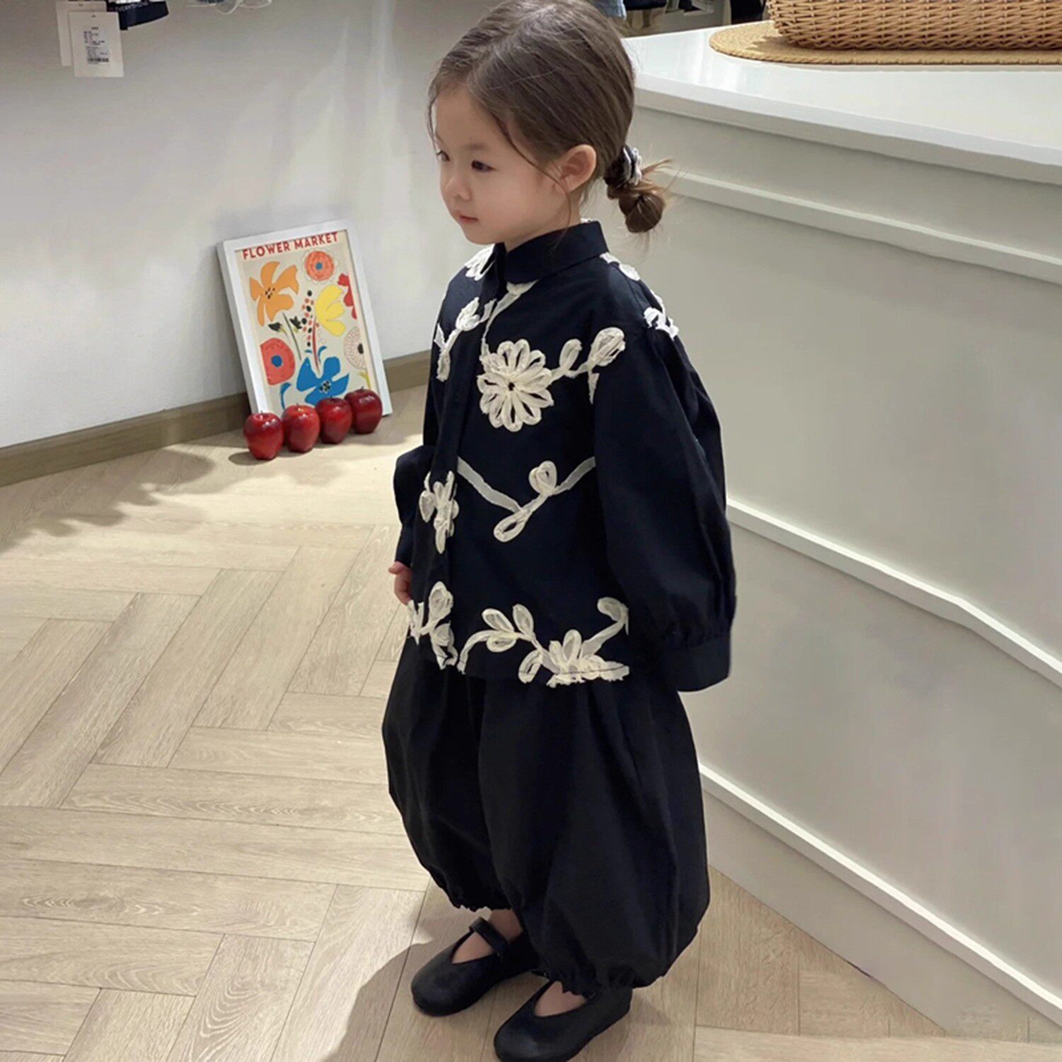 韩国童装2025秋季新款复古黑色花朵立领长袖衬衫女童休闲灯笼裤子