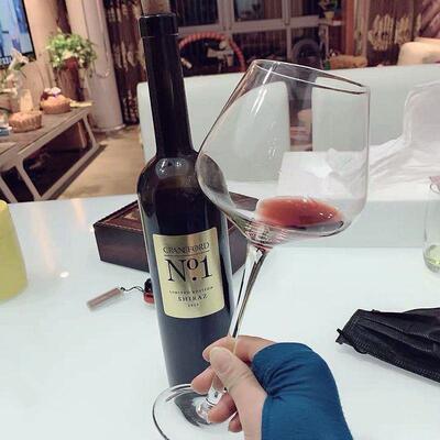 Large European Burgundy glass, crystal wine glass